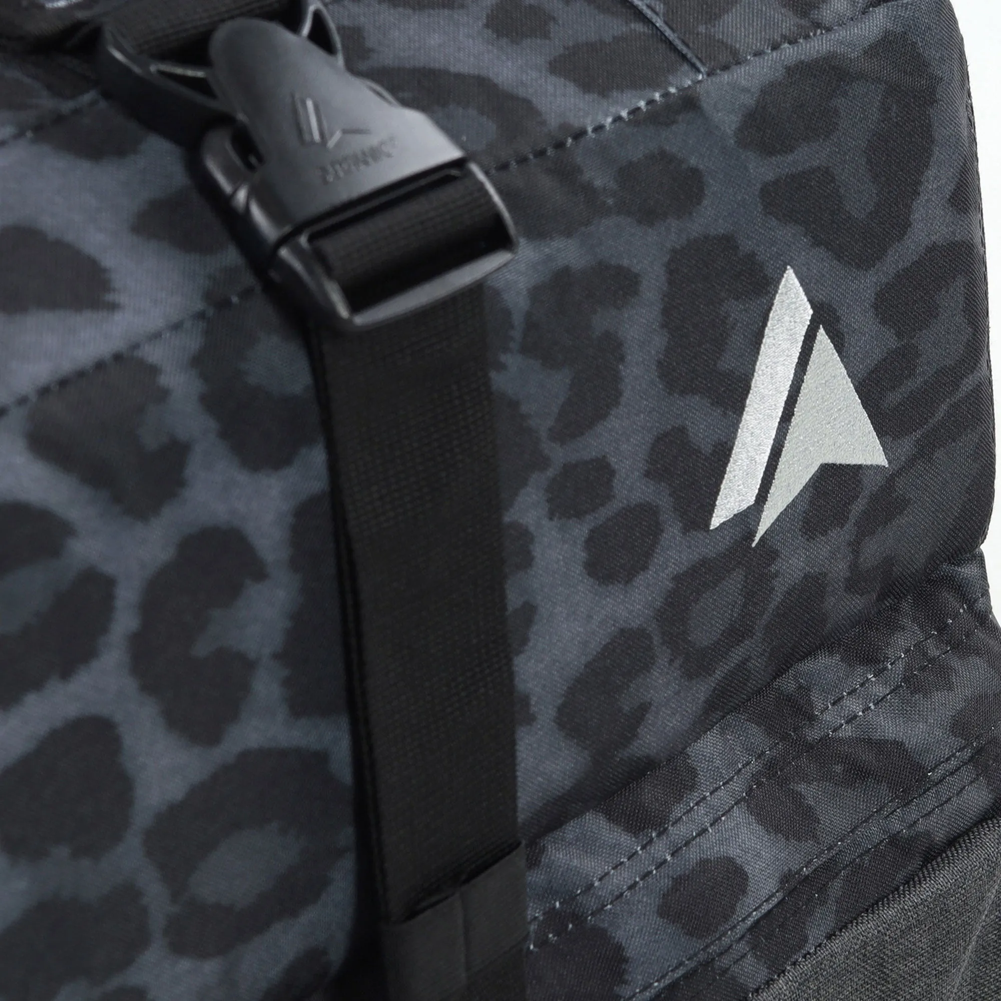 Surfanic Maxim 3.0 120L Roller Bag - Jet Black